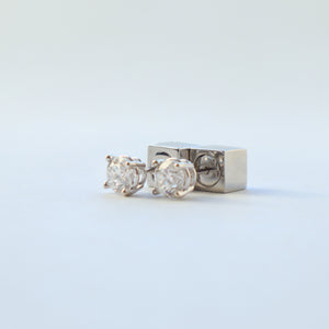 SOLITAIRE STUDS